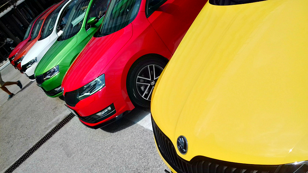 Ищем автомобили самых необычных цветов.