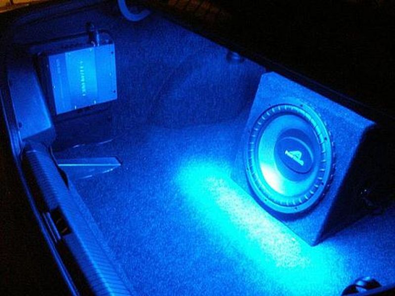 Подсветка багажника автомобиля