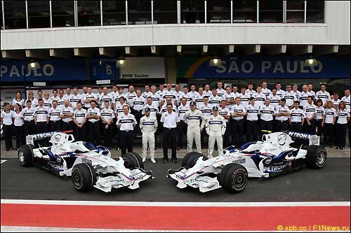 Команда BMW после Гран При Бразилии, 2008 г.