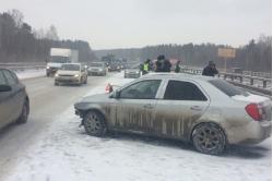  Серовский тракт встал в пробку из-за множественных ДТП