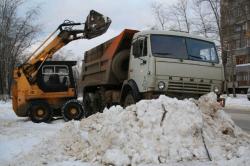  Коммунальщики начнут активно вывозить снег с дорог