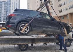 В Екатеринбурге судебные приставы арестовали Porsche Cayenne S