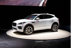 Jaguar E-PACE ворвался на рынок прыжком из Бондианы