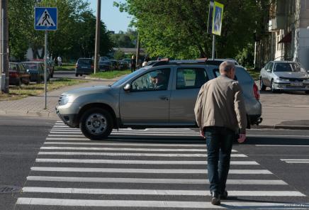 + 1000 рублей. Вырос штраф для водителей, не пропускающих пешеходов