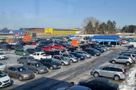 Березовский привоз: покупатели готовы тратить на авто 250 - 450 тыс.рублей