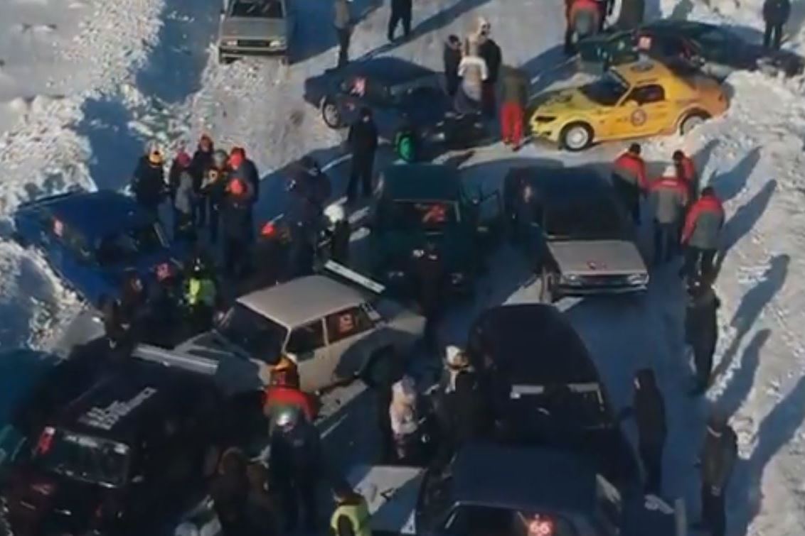 В Екатеринбурге на старте соревнований разбились 13 авто