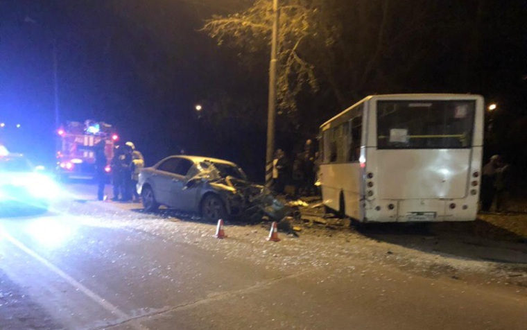 Лобовое столкновение Mazda 6 и автобуса «Богдан» произошло накануне в Красногорском районе Каменска-Уральска.
