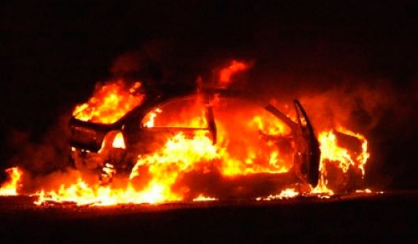 Возле «Рамады» на ходу загорелся автомобиль