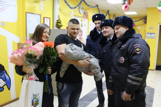 Экипаж ДПС помог довезти роженицу в роддом Екатеринбурга