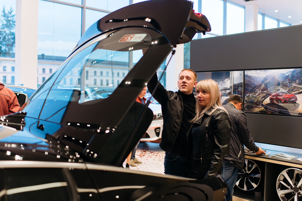 В Екатеринбурге открылся самый современный автоцентр KIA в России