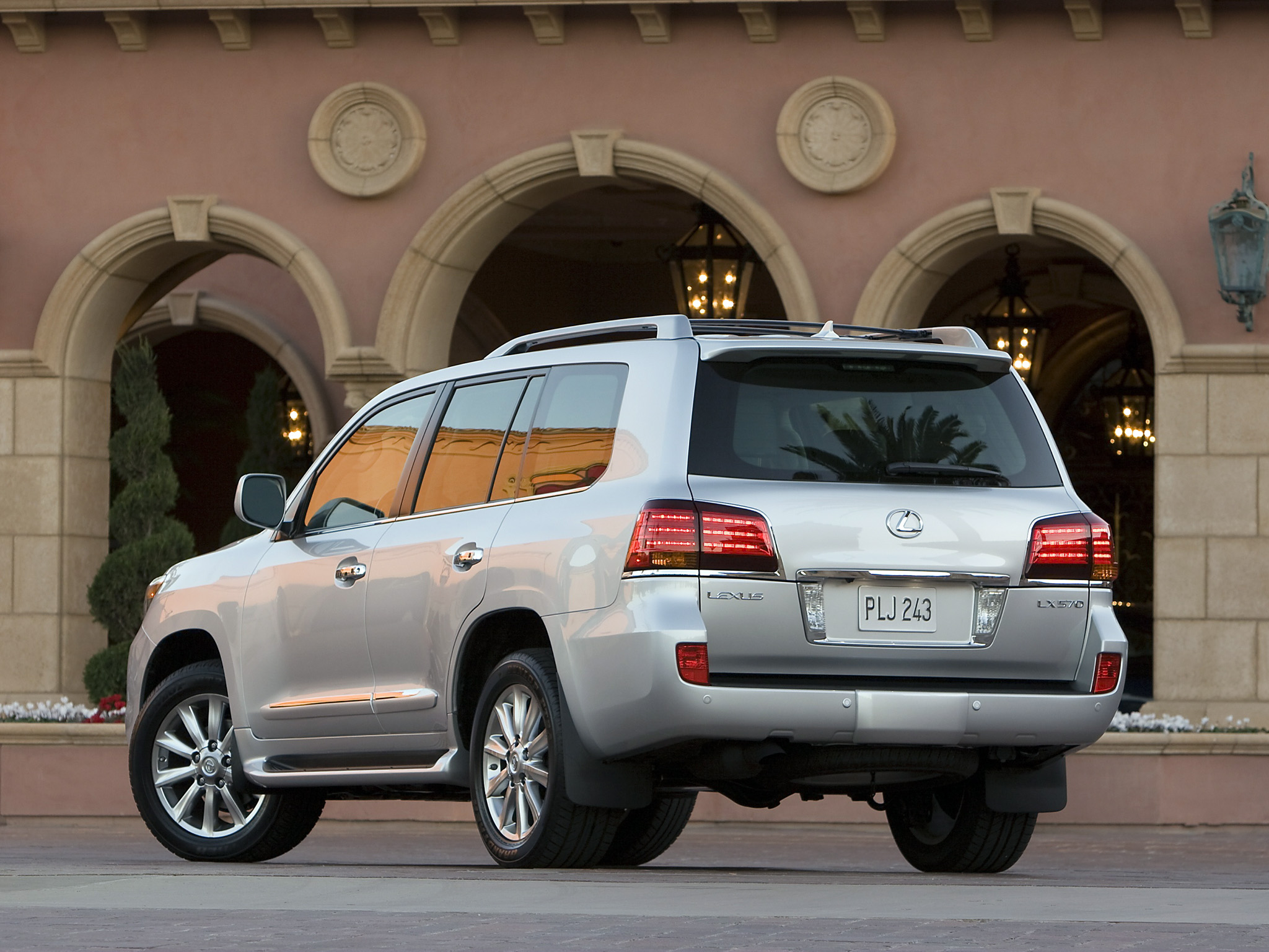 Lexus LX 570 2010 серый