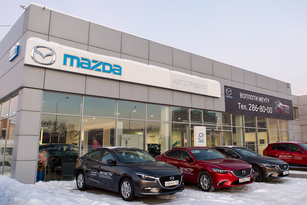 Mazda екатеринбург. Автосалон Хонда. Автосалоны Екатеринбурга. Мазда салоны ЕКБ. Магазин век Екатеринбург.