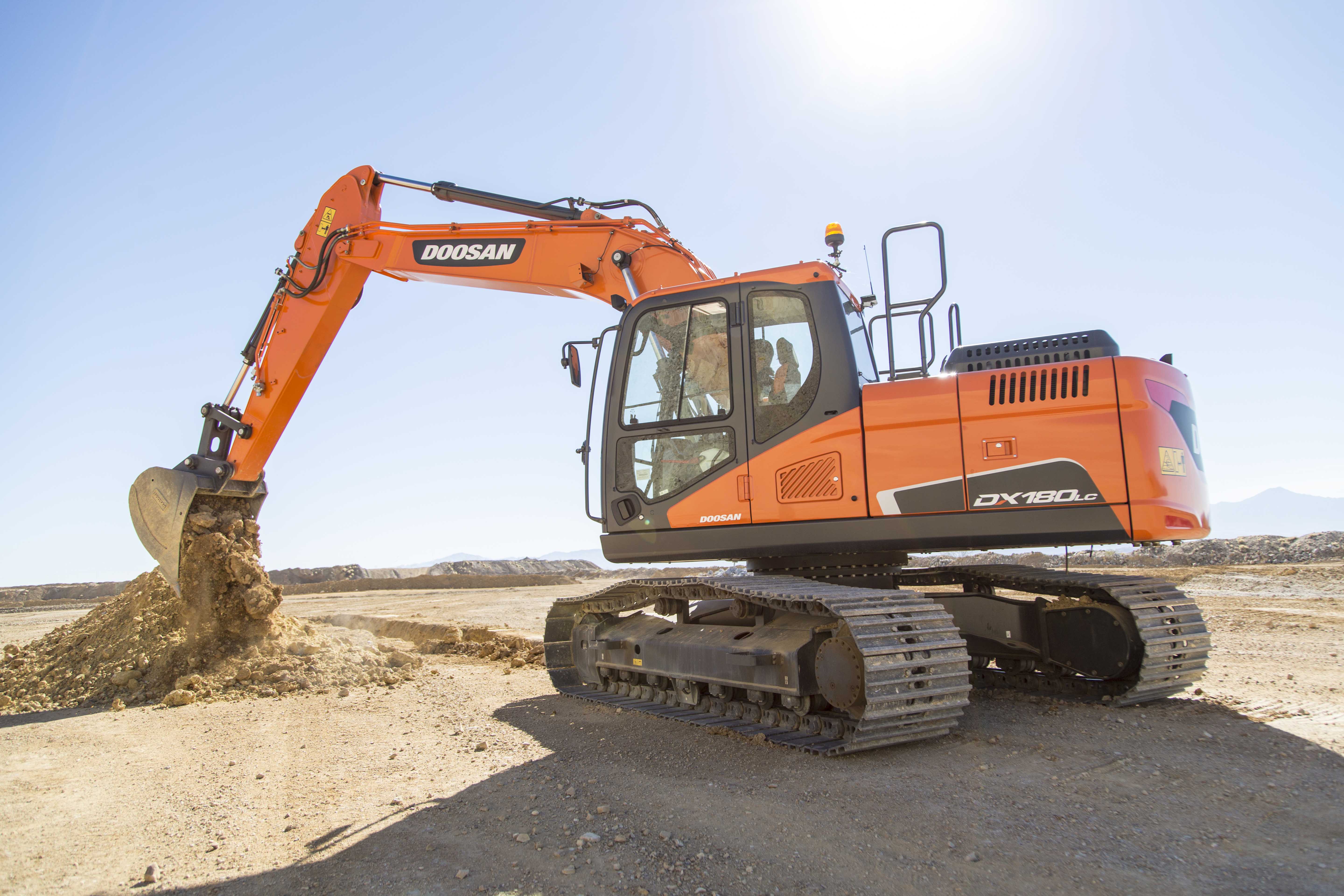 Dx 180. Doosan dx180lc. Doosan экскаватор гусеничный DX 180. Doosan dx360lca. Экскаватор Doosan 360.