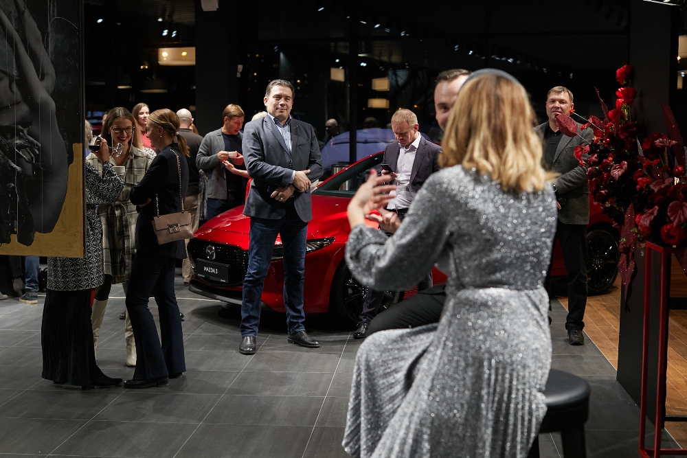 Автосалон Mazda поменял формат на светский клуб и галерею современного искусства