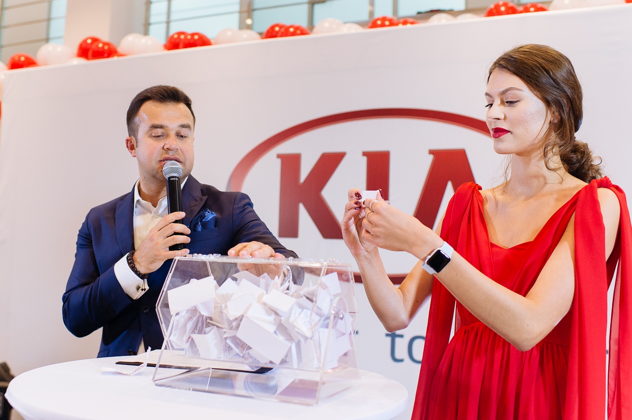 В Екатеринбурге открылся самый современный автоцентр KIA в России