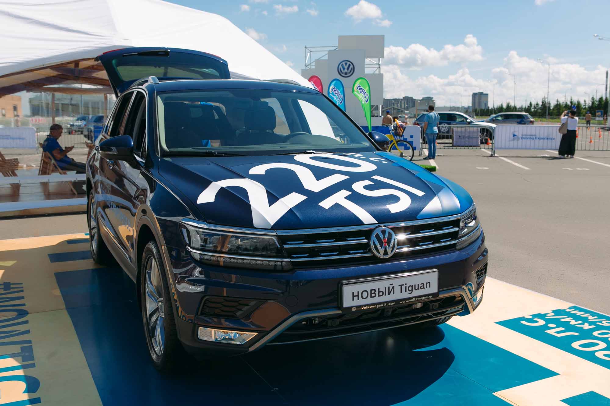 Музыка volkswagen. Volkswagen experience. Новый Фольксваген Екатеринбург. Volkswagen в движении.
