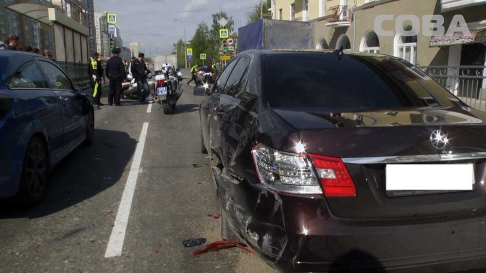 Полицейский на мотоцикле BMW разбился во время погони