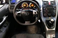 Купить Toyota Auris, 2011 года